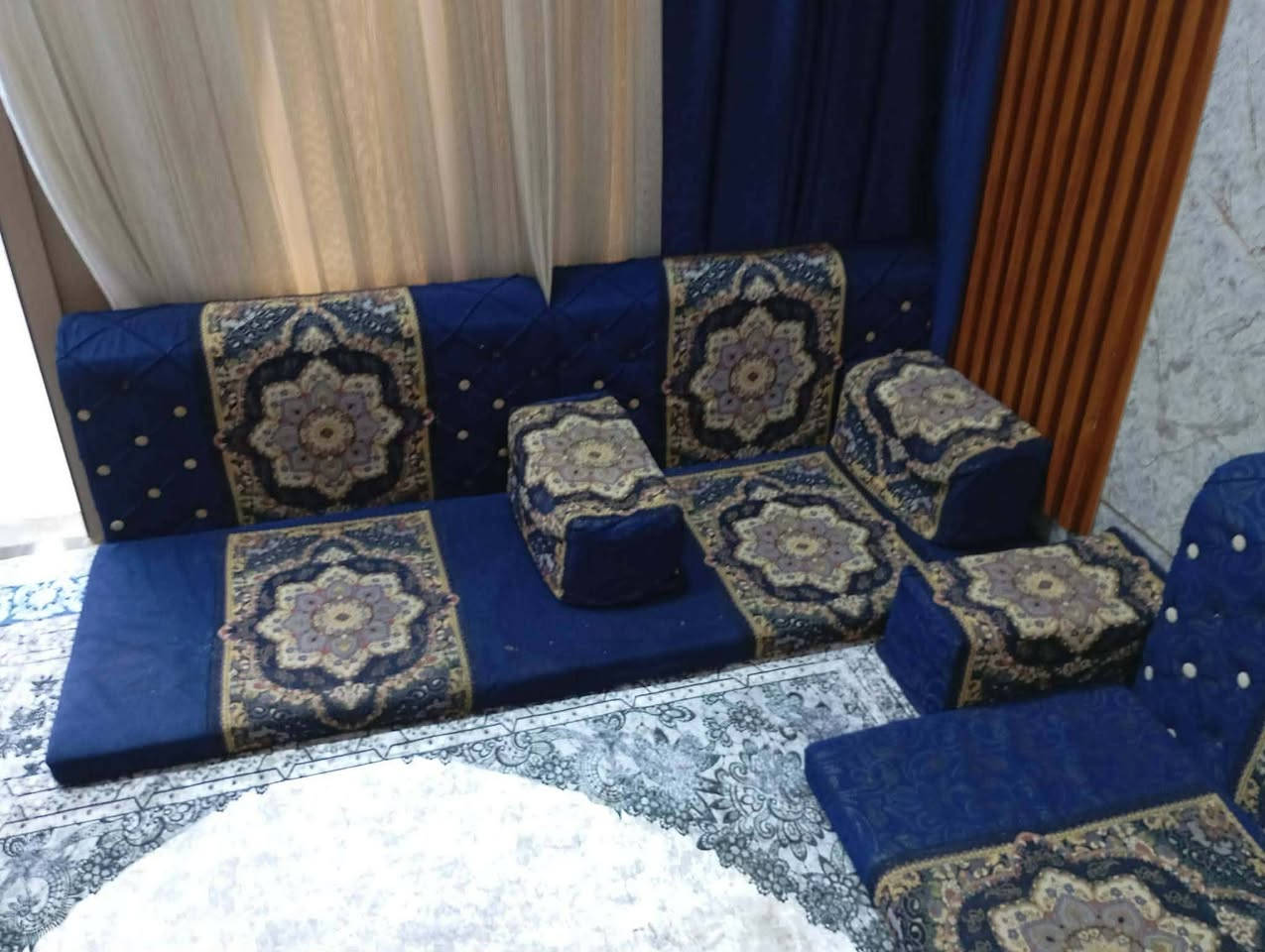 جلسه عربيه للبيع
عدد جلسه 5 دوشك
10 ضهر .10 تكيت
سعرها 175 وبيها مجال 
رقمي ***********
