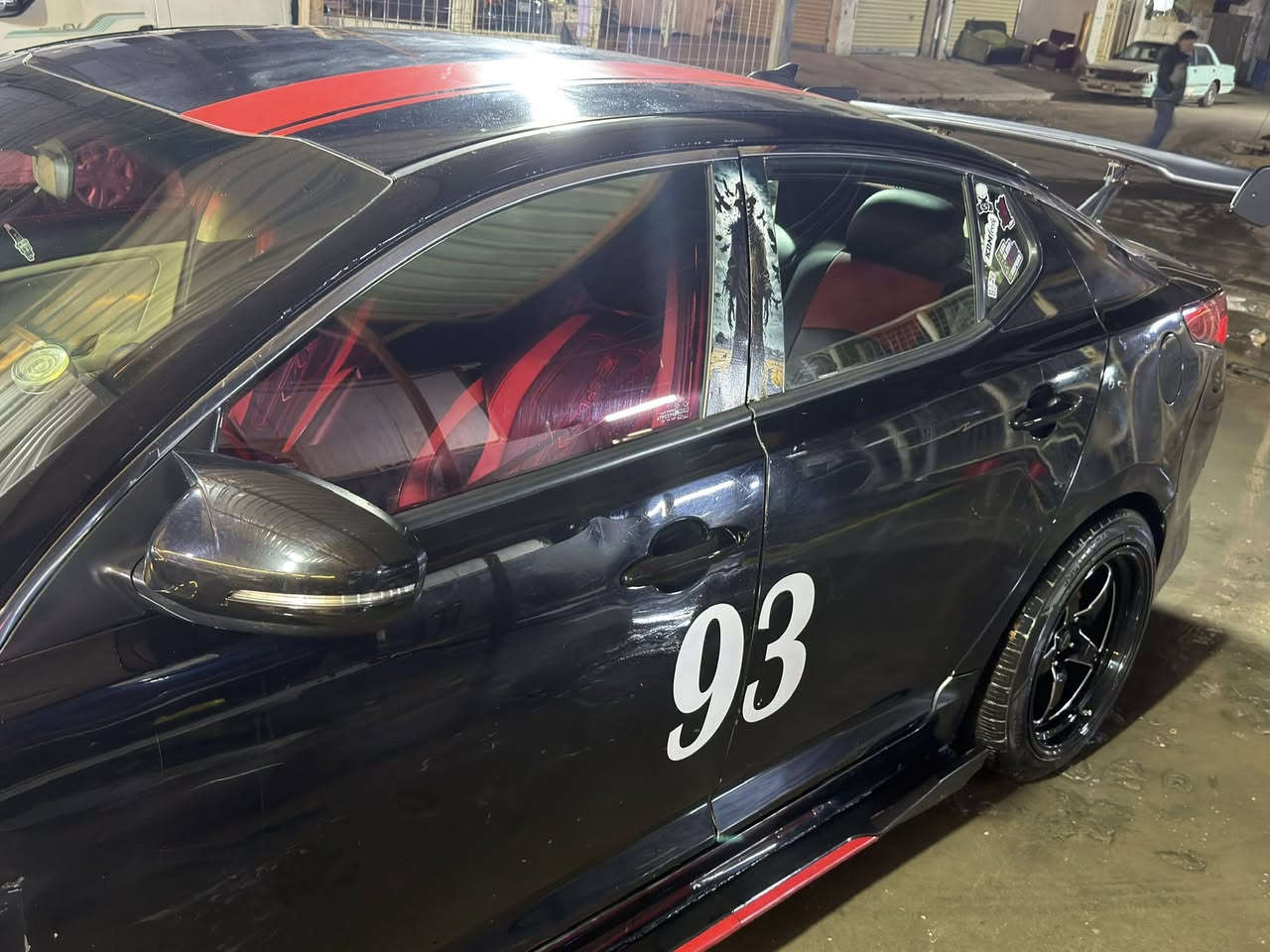 السلام عليكم 

اوبتما ٢٠١٥ للبيع  ***********
السياره ابيعا مصبوغا حزام الحادث من امريكا حالوب وباقي على حالته مبين شي قليل حته نكون واضحين وصريحين من البداية 
السياره GDI
دبات كورسا زوج اصلي الصوت طرب للاخير وبها بوابات 
البنيد مغلف كاربون الياف اصلي 
ويل ويلد اصلي 
الحشوه مال مكينه كلها مبدله بشي اصلي وكلها بيها بطايق ضمان يعني انسى المكينة 
الكير بحاله جداا ممتازه وما مفتوح 
تبريد ثلاجة متكدر تشغله من البرودة البي 
دوشمة جديده بلون الاحمر والاسود 
سبايدر سعره ١٥٠$  مشدود عليه 
دوس جانبيه هم 
فتحات صالنصة نيكل اسود اصلي 
السياره صدرها ٧٠٪؜ 
عارضها ١٠٠ وبيها مجال 
***********
