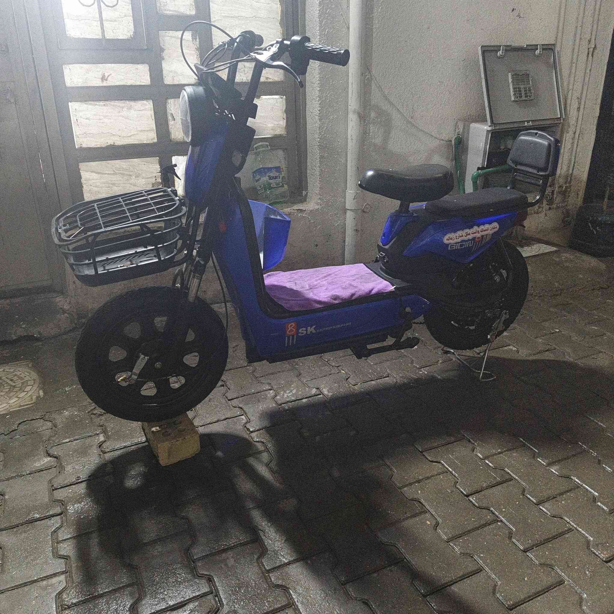 دراجه شحن خمس بطاريات كبار حجم الدراجه 16 العنوان بغداد الحريه
السعر 350 ***********
