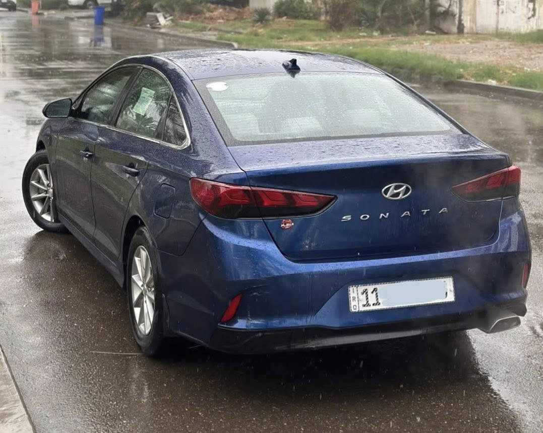 سلام عليكم
هيونداي سوناتا 2018 
للبيع او مراوس 
رقم بغداد سنوية لل 30 ورقم جديد 
بيهة 3 قطع صبغ وقطعة تبديل بلادي حادثهة خلفي السيارة 
بدون أيرباك وبدون دواخل 
صور حادث بالمنشور 
مكينة 2400 مكفولة 
كير مكفول 
ماشية 93  الف فقط 
تخم تاير جديد تبريد ثلج كهربائيات شغالة 
مواصفات النص فول 
تحكم ستيرن جهتين 
3 وضعيات قيادة 
كامرة خلفية دوارة 
نقطة عمياء 
مثبت سرعة 
شاشة وسطية بلادية 
رايدهة ب121 بيها مجال شي بسيط
*********** 
مكاني بغداد بسمايه
