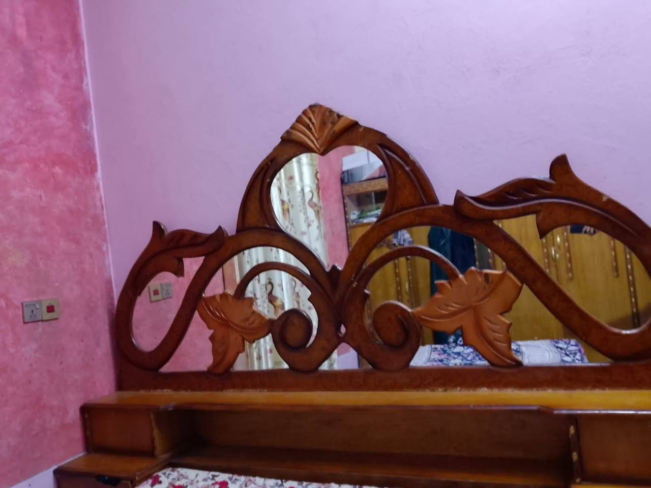 السلام عليكم غرفه عراقيه البيع السعر بـ 500 وبيها مجال العنوان _البصره _القرنه 
رقم الهاتف  ***********
