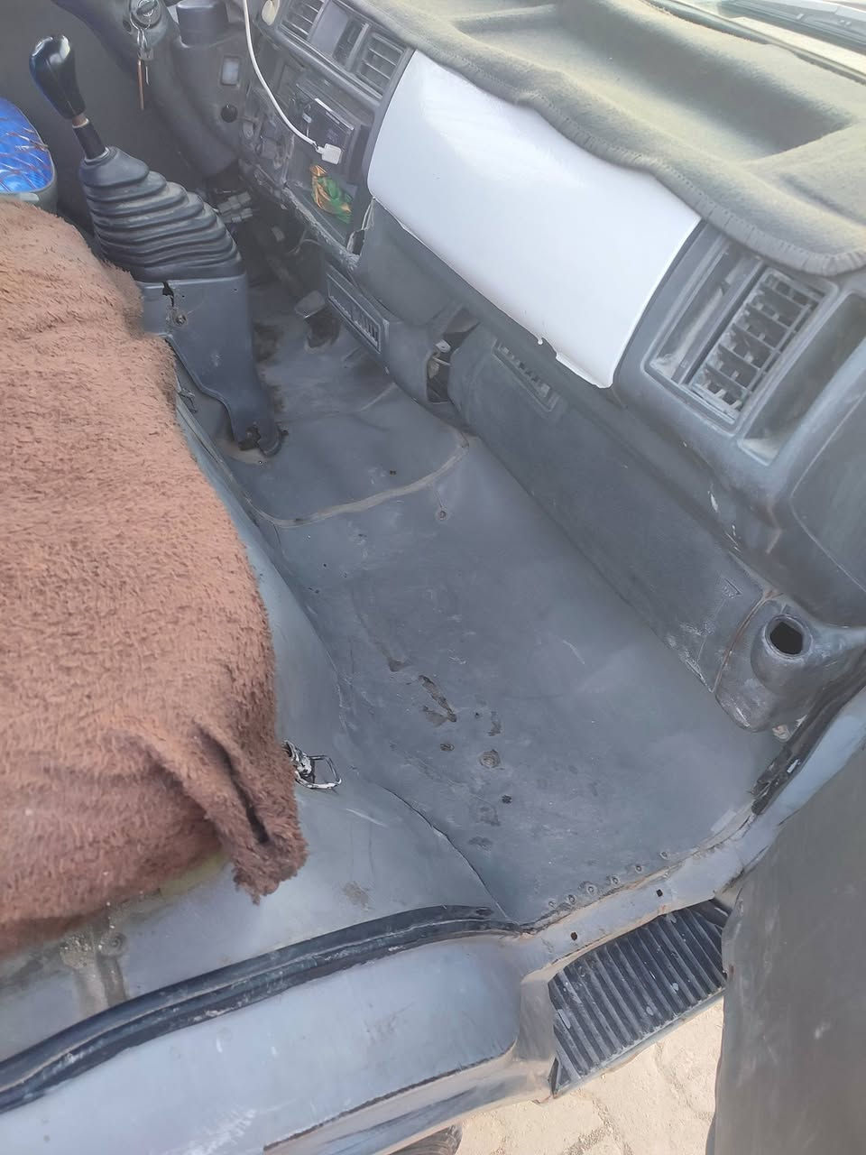 سلام عليكم اسيا للبيع موديل 93 سنويه ل 28 مصفره هيه وغرمات خطهه حي العامل كربلاء مكينه 3000مكفوله كير مكفول تخم تاير باتري جديد سلف جديد داينمو جديد سياره جاهزه وحلوه السعر 52 وبيه حك الجيه ***********تريد وكاله تريد تحويل
