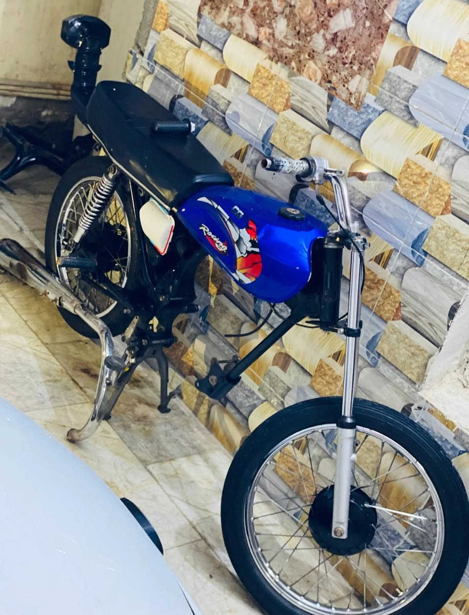 للبيع شاصي نامة وتعميره هي وسبايدره نضيفه عوزه مكينه ناصريه مركز سعر275 وبيه مجال شراي يتصل ***********
