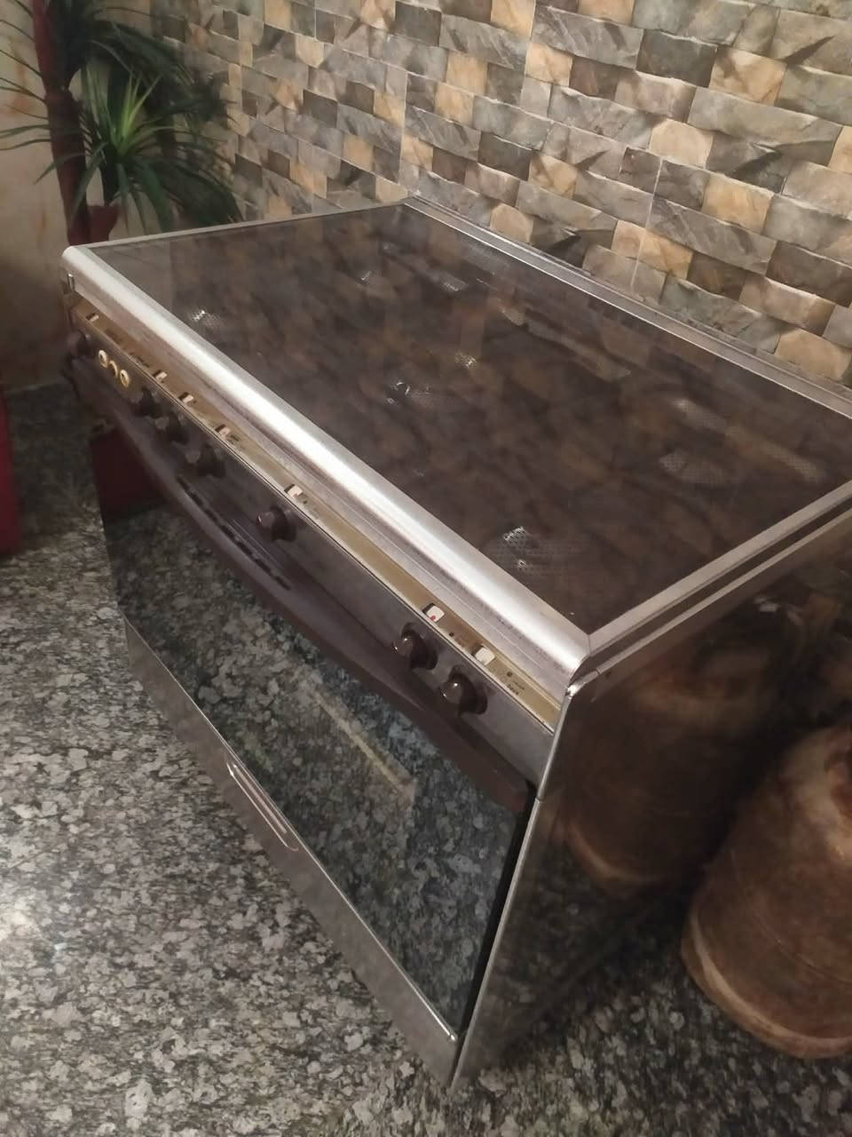 مجمده بيه ليك ماطوره شغال  سعره 75وبيه مجال طباخ كريازي مصري الاصلي نظيف جدا كله شغال عالفحص عيون والفرن ناره زركه وقويه سعره 250 وبيه مجال اكو توصيل بكروه


**إذا كنت صاحب هذا الإعلان وتريد حذفه لأي سبب، رجاءا أرسل رسالة إلى الدعم الفني**