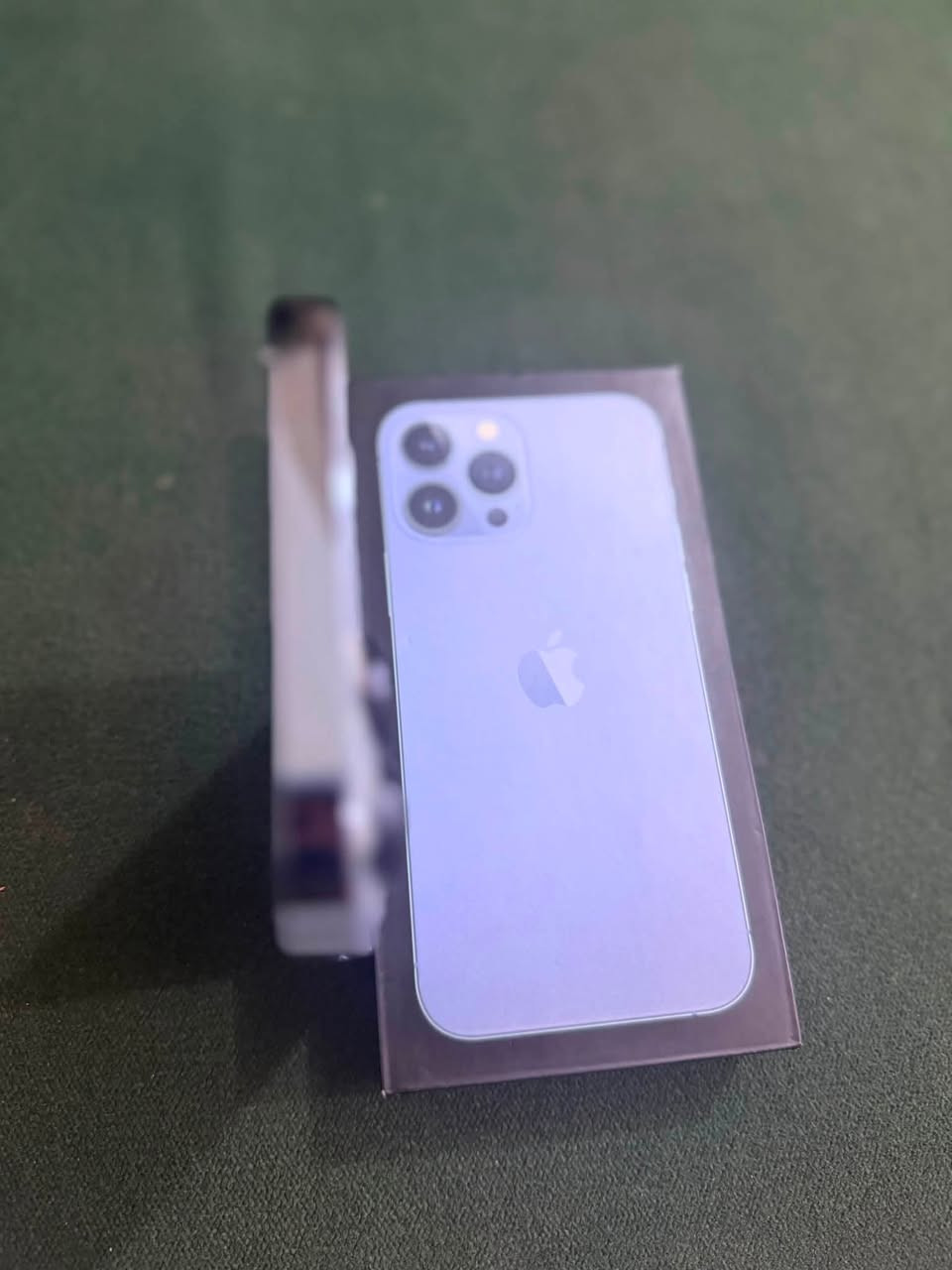 سلام عليكم ايفون 13 برو ماكس الجهاز وكع مني وكعة قوية وبدلتلة شاشة احسن نوعية وكامرة بدلت اصلية من ابل عفت الضهر هيج مبدلتة ذاكرتة 256وبطاريتة 90ممبدلة الجهاز كلش نضيف واني جنت محافضة علية سعرة 500وبي مجال بسيط 
واتساب ***********
