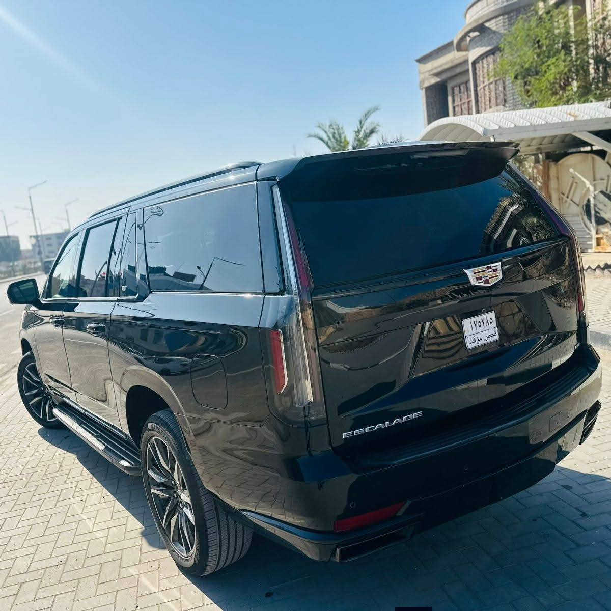 كدلاك  سكاليد شاص طويل
 الفخامه ولاناقه والجمال ؛

CADILLAC , ESCALADE ,SUV, SPORT' 

وارد أمريكي  مكفوله كفاله عامه 

مكينه 6.2L 

الموصفات  

36 سماعه 

جنطه ذكيه 

تشغيل بعد 

تحكم 

توقف ذاتي 

مري شفط 

تشغيل بعد 

كشنات تدففئه تبريد 

موديل 2022 دخول جديد 

ماشيه 37 ميل 

غراضها عددها كله بيه السياره مكفوله 

شرط الفحص فقط شخطوط باجاملغ السايق اثر النقل من امريكا بسيط جداً ومعدل بارد BDR 
رقم صاحب سيارة .   ***********
