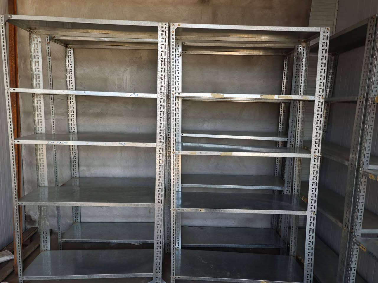 رفوف عدد 7 بعدهن جدد ما مستخدمات  سعر الرف 55 الف وبي مجال مكاني بغداد التاجي ***********
