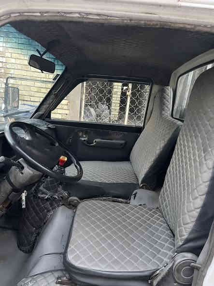 السلام عليكم 
كيا موديل 1995
بسمي الهزه جديده 
رقم إنكليزي تحويل مباشر 
الشاصي نضيف 
ورقم الشاصي شعار مثبت بلسنويه 
تخم تايرات بيها 
المحرك بدون تبخير ولا تنقيص نضيف 
مابيها اي  حادث مصبوغه للجماليه فقط 
دوشمه جديده 
باتري جديد 
السياره جاهزه من كل النواحي 
السعر 55 وبيها مجال قليل 
المكان بغداد العبيدي شارع يوسف 
الاتصال على الرقم ***********
موجود بي وات ساب
