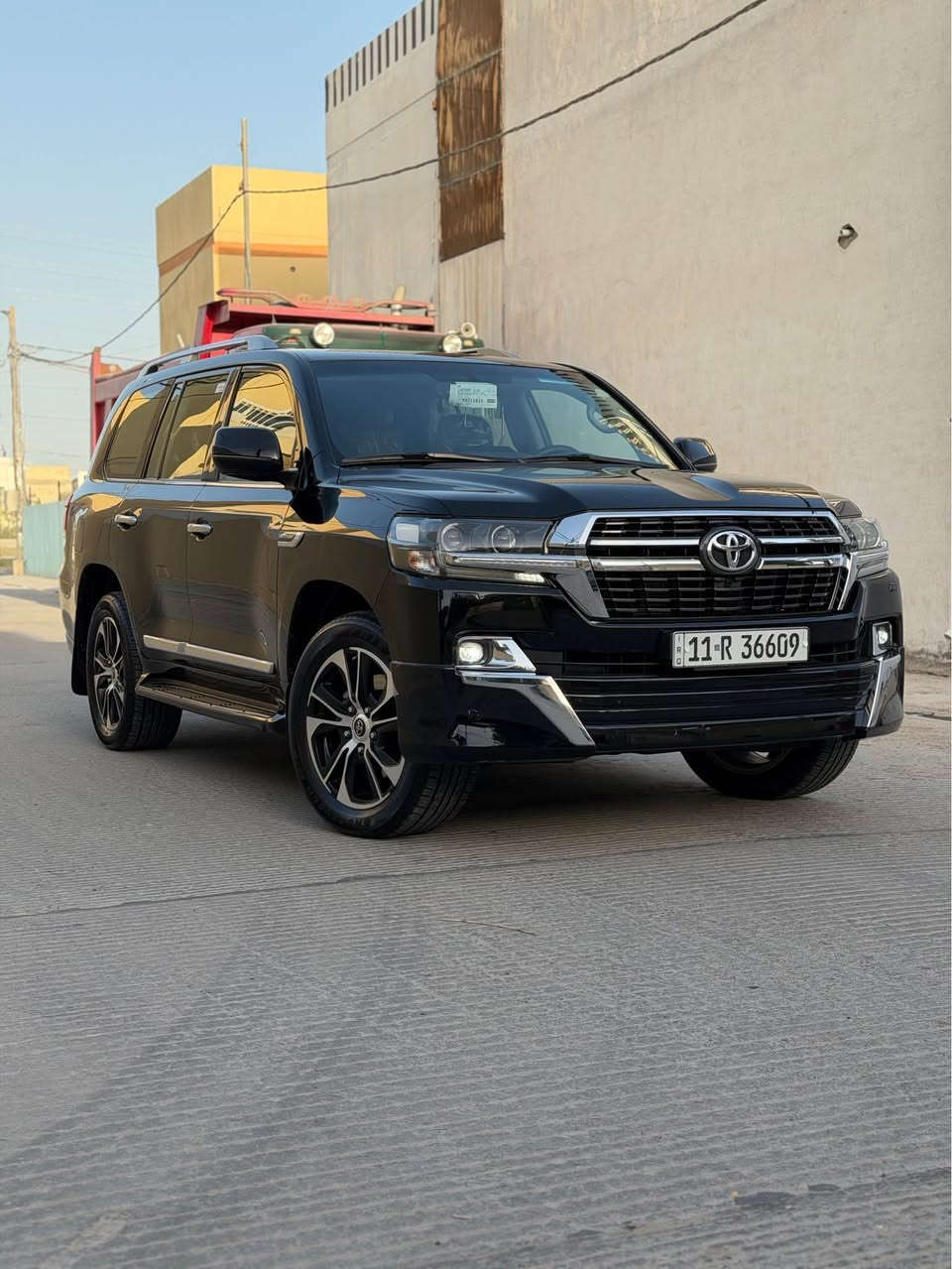 🚘 للبيع – Toyota Land Cruiser بريم موديل 2021
🔹 ممشى 135 ألف كم
🔹 كفالة موجودة
🔹 دبل ثقيل وخفيف
🔹 محرك قوي واعتمادي

✨ المواصفات:
▪️ جلد فاخر (تدفئة + تبريد)
▪️ مقاعد كهرباء + ذاكرة
▪️ شاشة 
▪️ كامرات 360
▪️ حساسات أمامي وخلفي
▪️ فتحة سقف
▪️ تشغيل بصمة
▪️ ثلاجة أمامية
▪️مغلفه PPF

السيارة نظيفة جداً واستعمال راقي
الفحص مفتوح للجادين ✔️

📍 المكان: النجف
📞 ***********

السعر مناسب والبيع للجاد فقط 🔥
اللي يريد سيارة جاهزة بدون صرف يتفضل يتواصل ✨ النجف, العراق

