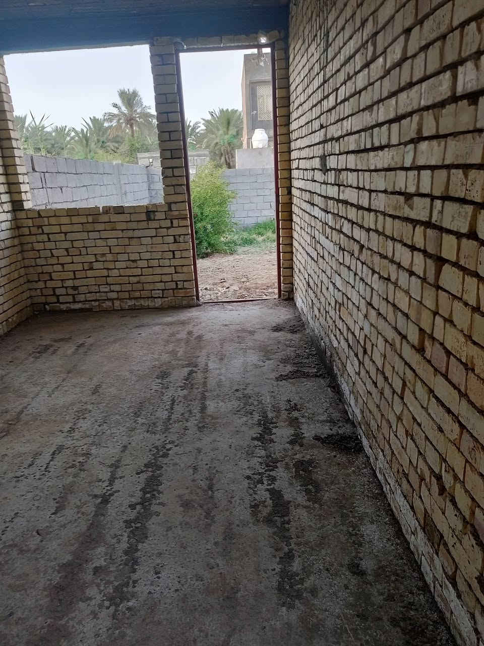 مشتمل هيكل  للبيع 
المساحة الكلية 186
مساحة البناء 100
استقبال 
غرفة نوم
صاله
مطبخ 
صحيات داخليه وخارجيه
التفاصيل أكثر الاتصال 
***********
