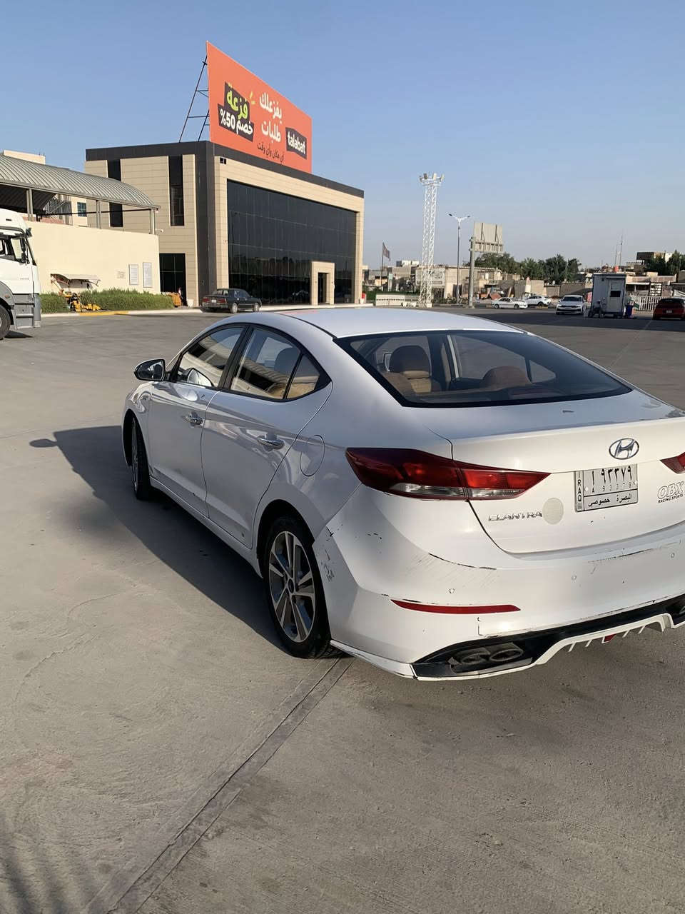 السلام عليكم 
هونداي انلترا خليجي 2018 مكفوله من الحادث ماعدا طكه بلبنيد على كد شبر والباقي تكشير كما موضح في الصور ماشيه 90 سياره مال بيت الاتصال ***********
