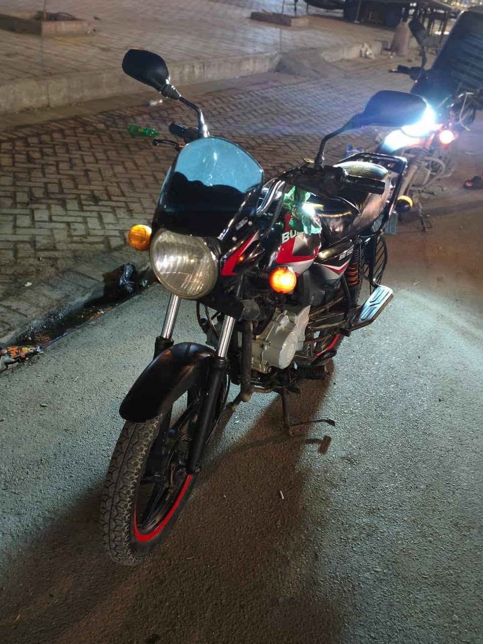 السلام عليكم
بوكسر كلاسك موديل 2020

رقم بغداد الماني تحويل شوكت ميعجبك

كهربائيات شغاله نكره سلف 

الدراجه مجفته قبل وحاليا خيط تبخير قليل متنقص مكينه خرسه 

بغداد مدينة الصدر ***********
