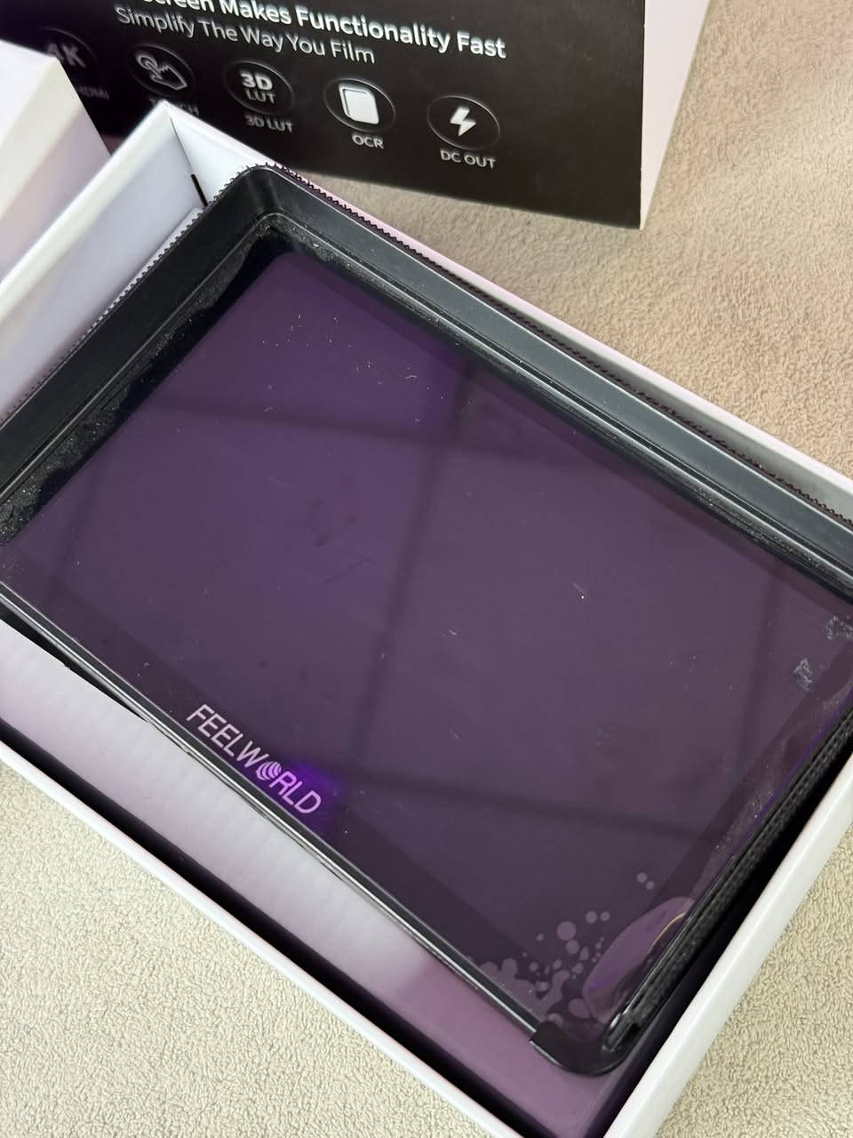 مونيتر للبيع مع كافة ملحقاته واستعمال مرة واحدة فقط سبب البيع عدم الاحتياج ينفع هواي لمصورين الفيديو للامانة يعتبر جديد  مابي اي ضرر و حتى غلاف الشاشة بعده بي سعر الشراء -225 —— سعر البيع-190 الف للتواصل عبر وتساب رقم الهاتف ***********
