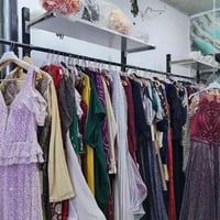 اخواني عندي فساتين للبيع تصفيه محل بسعر مناسب للتواصل 07812987835