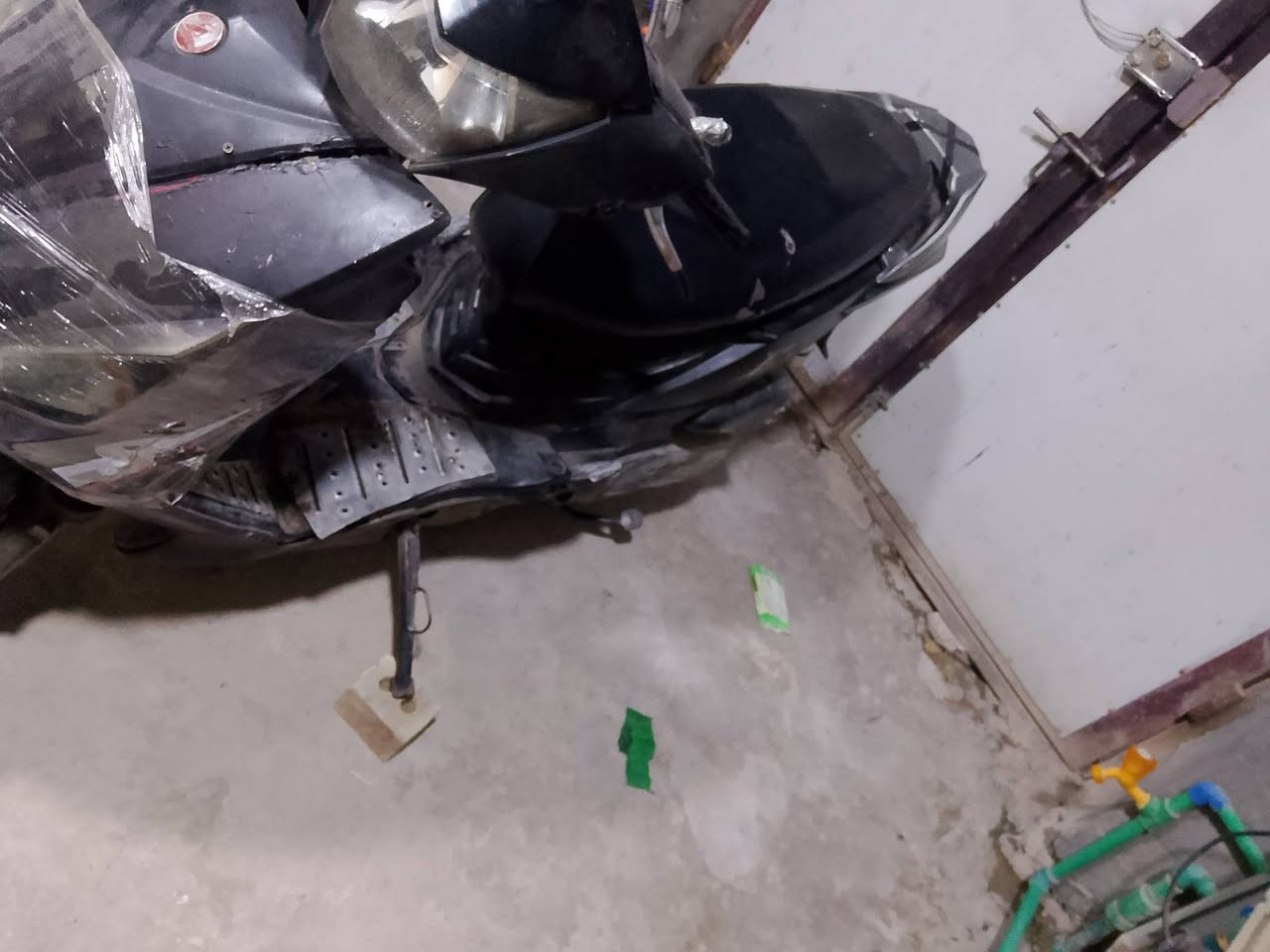 السلام عليكم ورحمة الله وبركاته..
🏍️ **دراجة كامكو G4 للبيع** 🏍️
 * ✨ **النظافة:** الدراجة بحالة نظيفة جداً (الكفرات بحالة ممتازة).
 * 🛠️ **الشاصي:** مكفول بضمان كامل.
 * ⚡ **الكهربائيات:** شغالة ومكفولة بالكامل.
⚠️ **ملاحظة مهمة جداً للأمانة:**
الدراجة حالياً **طافية** وتحتاج إلى فحص أو تصليح بسيط.
📞 **للتواصل والاستفسار أو معرفة السعر:**
يرجى مراسلتي على الخاص أو الاتصال مباشرة على الرقم:
***************
عنواني كربلاء  المقدسه
