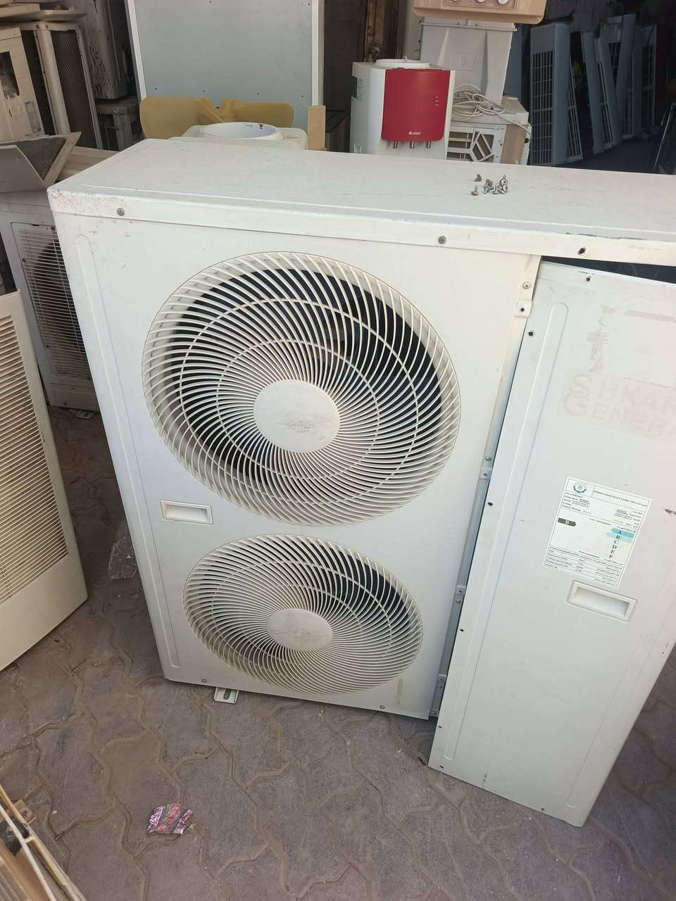 للبيع سبلت ٣ طن دبل مروحه نظيف كلش وشغال ع الشرط الشراي يتصل المكان رميثة ***********
