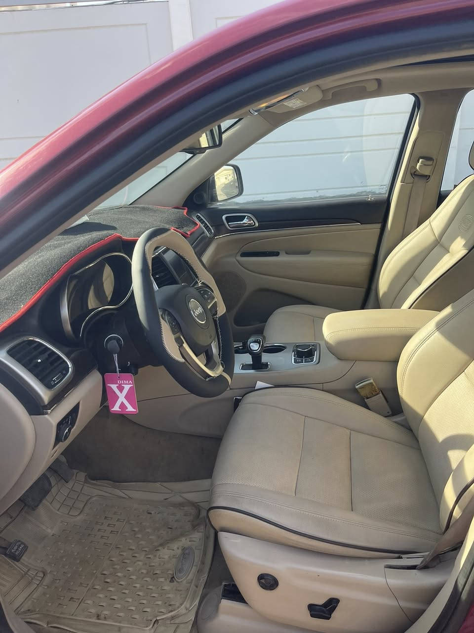 السلام عليكم 
جيب 2015 اوڤر لاند اعلى فئة
محرك V6 ,3600
بصمة 
بانوراما
كشنات جلد هيترات وتبريد امامي خلفي
خزن ميموري 
صندوق كهرباء 
جگات
ويل حجم ٢٠
مرايا شفط 
داخل بيجي
گير طياره
السياره فول واحد على واحد معروفة مواصفات الاوڤرلاند 
حادثها بأمريكا فقط بداية الشاصي صفحة اليمنى داخلة كلين  
هنا بالعراق انصبغ بيها نصف البنيد
مكانها بغداد شهداء البياع 
سعر21000$ (210$)وبيها مجال 
***********
