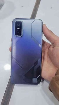 شاشة ١٤٤هرتز • ذاكرة ٢٥٦ • رام ١٢+١٢