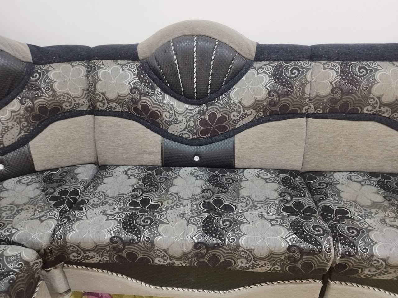 للبيع8-9 امتار
طخم تفصيل خشبه مضبوط وخوش خشب سعره(230) وبيه مجال بس تاخذه وتغسله (التفصيل مالته مايقل عن المليون ونص ) 
اسيا ***********
كورك ***********
