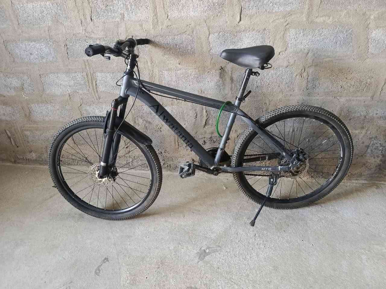 للبيع نضيف حيل لون كحلي حجم 28 

سعر 80 وبيزمجال شي قليل 

*********** اسيا

***********كورك
