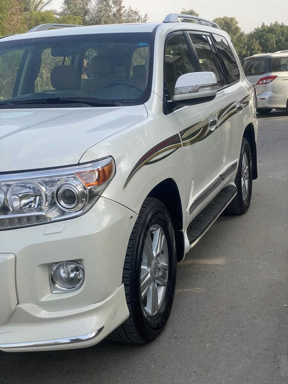 سلام عليكم  لاندكروز موديل2013 مكفولة كفالة عامةفقط الدعامية الامامية صبغ رقم بغداد ماشية 250 الف السيارة كلش مرتبة مكان السيارة بغداد زيونة السعر 355 ورقة
***********
