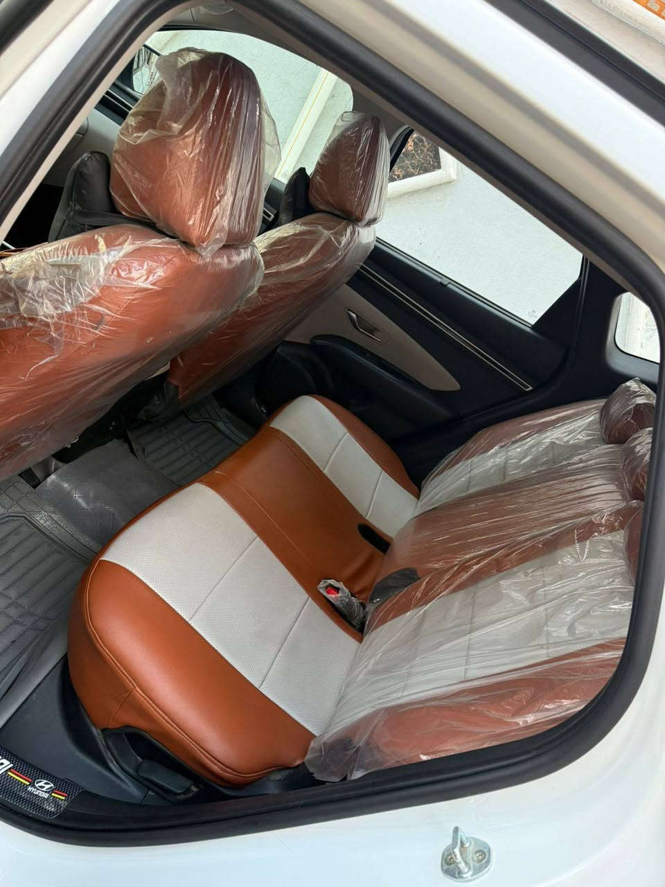 توسان خليجي موديل ٢٠ شكل ٢٢ مطلوبة للمصرف فول مواصفات ماعدا الفتحة مبدل بنيد أثر حادث وصبغ قليل بالباب الخلفي والدعامية الأمامية ماشية ١٦٧ وقابل للزيادة مكانها بغداد الحرية السعر ١٦٥ ومجال قليل للاستفسار الاتصال على الرقم ***********
