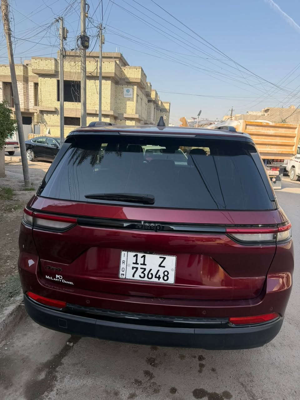 جيب كراند شيروكي بلاك ادشن .
الموديل :2023 . (امريكي )  
المحرك : 293hp . V6. 3.6L . 
 رقم بغداد بأسمي تحويل مباشر  
ماشية :63الف mi وقابل للزيادة 
مكان السيارة بغداد 
السيارة  بدون ايرباك  
المواصفات :
* 5 راكب .
* دفع رباعي 4x4 . 
* رادار امامي خلفي مع مانع تصادم . 
* تحذير الخروج عن المسار . 
* تحذير النقطة عمياء  .
* نظام تحذير عند التقاطعات. 
* شاحن موبايل وايرلس. 
* ويل قياس 20 انج .. 
* لوحة القيادة بقياس 12 أنچ. 
* كير شفتر بالستيرن . 
* كاميرا خلفية. 
*شاشة كبيرة 10.1 أنج
* المصابيح الأمامية زنون .
* كشافات الضباب زنون . 
* دخول ذكي. 
* تشغيل عن بعد .
* الصندوق الخلفيي كهربائي .
* فرش المقصورة الداخلية من الجلد 
* مقعد السائق كهربائي .
* المقاعد الأمامية تدفئة .
* حساسات خلفية . 
* مكيف خلفي . 
* تدفئة مقود القيادة . 
* مانع تصادم خلفي .
* بلوتوث تلفون . 
* محدد سرعة . 
* نظام التشغيل والإطفاء الاوتوماتيكي .
 31000$السعر :    
 *********** الاتصال :
