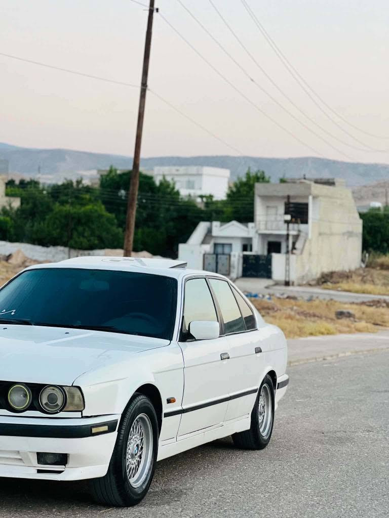 BMW 
مۆدیل 1992
تۆماتیک و سلاید 
525
جام کاره بای 
گێڕ و مه کینە به شه رت 
تە بریدی چاکردنی اوێ 
ئاڕم و سە نە ویه 
شوێن باسرمه 
ڕه قه م***********
سحری48و محامه له شقلاوة, أربيل
