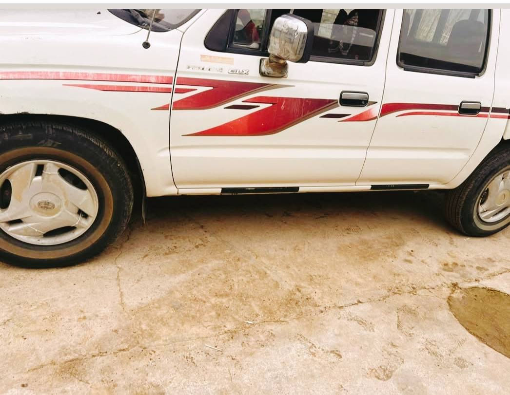 السلام عليكم بيكم تيوتا دبل قمارة موديل 2000 جيل اكس رقم دهوك بأ سمي سيارة شرط بدون صبغ كير محرك اكسن شرط طخم كلو جديد  كاربون بنزين بيها
السعر 123او شويه مجال 
العنون موصل ناحيه وانه 
الستفسار التصل عل رقم
***********
***********
