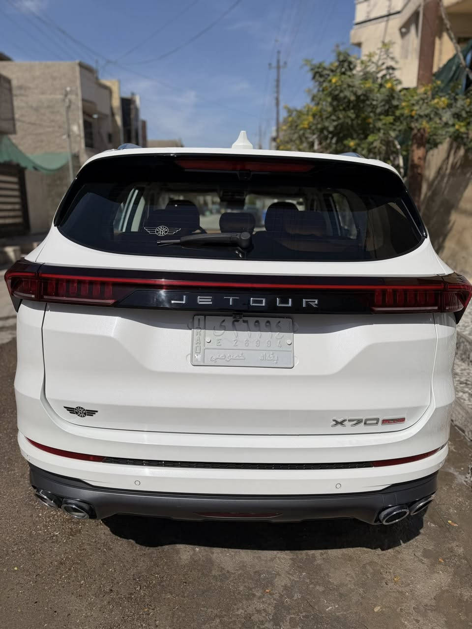 السلام عليكم 
للبيع جيتور X70 Plus لكجري اعلى المواصفات موديل 2024 السيارة ضمان 10 سنوات و بعدها بالضمان مكفولة كفالة عامة من الصبغ والبارد والكشنات مغلفها نفس اللون السيارة رقم بغداد
  
*********** للتواصل

مكان السيارة بغداد السيدية
السعر 25,250,000 د.ع يعني خمسة وعشرين مليون و ميتين وخمسين الف 

المواصفات:
*عدد صفوف المقاعد 3 (7 ركاب ) 
* إطارات قياس 20 إنچ
*فتحة سقف بانوراما 
*مقصورة الركاب من الجلد الفاخر بلونين
*مقعد السائق والراكب كهربائي
*مقعد السائق مزود بذاكرة لحفظ 3 وضعيات الجلوس
*مقعد السائق مبرد ومدفاء
*مقعد الراكب مبرد ومدفاء
*كاميرات محيطية 540 درجة
*شاشة عرض ترفيهية قياس 12.35 إنچ
* لوحة القيادة الكترونية قياس 10.25 إنچ

*نظام صوتي من ٨ سماعات عالية الجودة
*رادار تفاعلي
*نظام تحذير مغادرة المسار
* نظام القيادة شبه الذاتية
*نظام مراقبة النقطة العمياء 
*نظام التحذير من التصادم الأمامي و الخلفي 
*نظام الكبح التلقائي في حالة الطوارئ
* إنارة محيطية
* إنارة ترحيبية
* المرايا الجانبية قابلة للطي كهربائياً ومدفئة
* شاحن هاتف لاسلكي سريع
*الأضواء الأمامية والخلفية أوتوماتيكية ليد(LED)
* مسند الذراع الوسطي مع ثلاجة
*نظام الدخول الذكي (بصمة)
* صندوق كهربائي
* نظام الفرامل اليدوية الاوتوماتيكي Autohold
*مكيف مع شاشة تحكم منفصلة للصف الثاني
*نظام مساعد صعود المرتفعات
*وسائد هوائية امامية وجانبية عدد 6
*نظام المكابح المانعة للانغلاق
*نظام التحكم بالثبات 
*نظام التحكم نزول على المنحدرات
*داش كام - DVR
*نظام تنقية الهواء PM2.5 مع فلتر N95
*قفل وفتح النوافذ والسقف باستخدام البصمة
