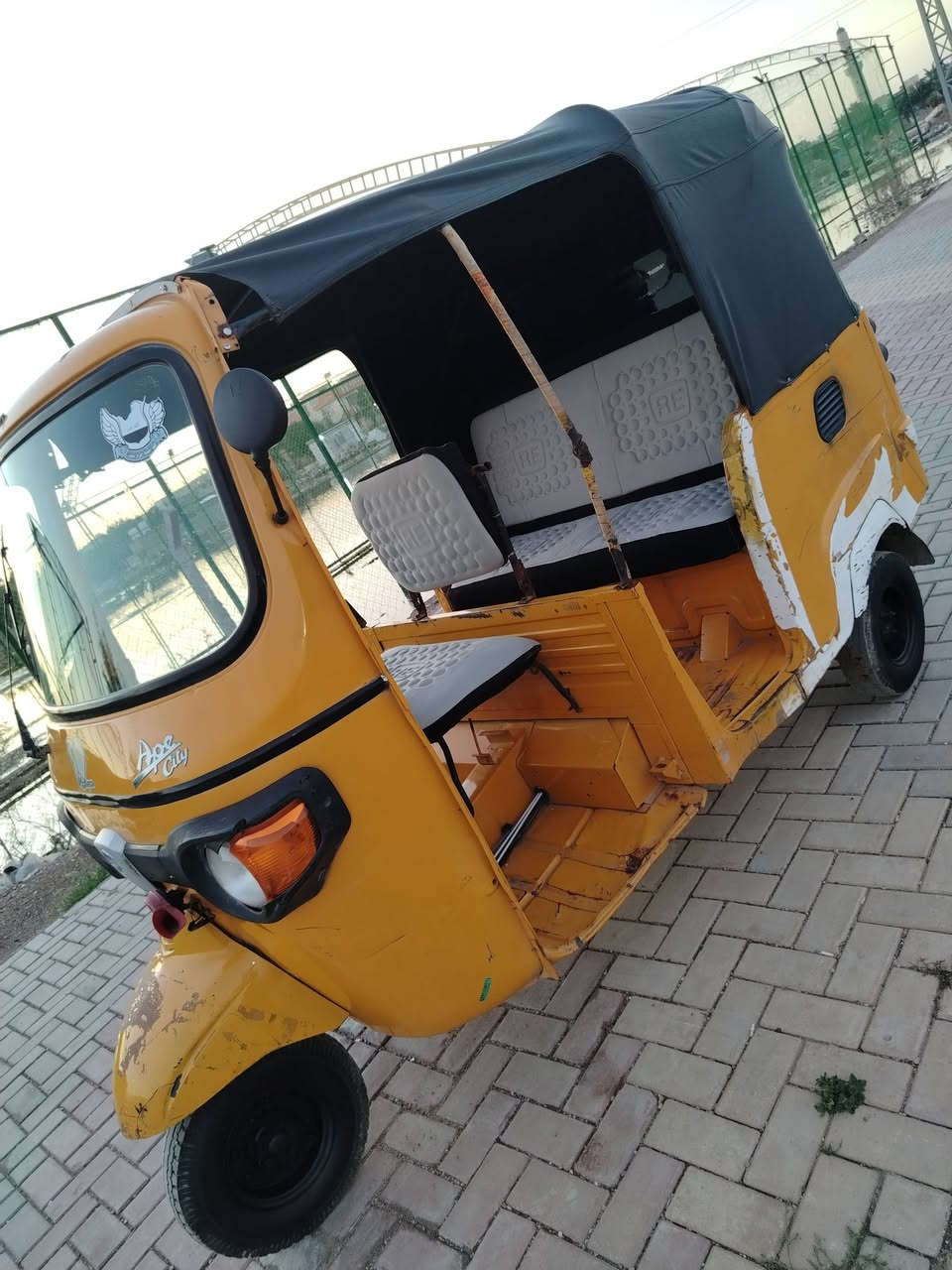 تكتك بياجو 18 جديده نظافه 95٪ اوراق اصولي
التكتك مابيها ولا نكطه خياس ولاتعمير على البلاد
كهربائيات شغاله مكينه تجفيت عام جديد
باتري جديد انديكو بالكارتون كوري الاصلي 
مسجل جديد بالكارتون مع سماعات 
دوشمه جديده بعد محد طاخه
جادر جديد +سلف جديد الاصلي 
كلج جديد +صليب جديد 
حتى تبديله دهن جديده وتفويلة بانزين 
التكتك جاهزه من كلشي تصعد وبوجهك للشغل خير من الله ماتذب عليها ولا ربع التكتك متعوب عليها وصارف عليها هواي مال جناي 

السعر 1800 وبيها مجال 

موبايل *********** 

مكاني ديالى بعقوبه
