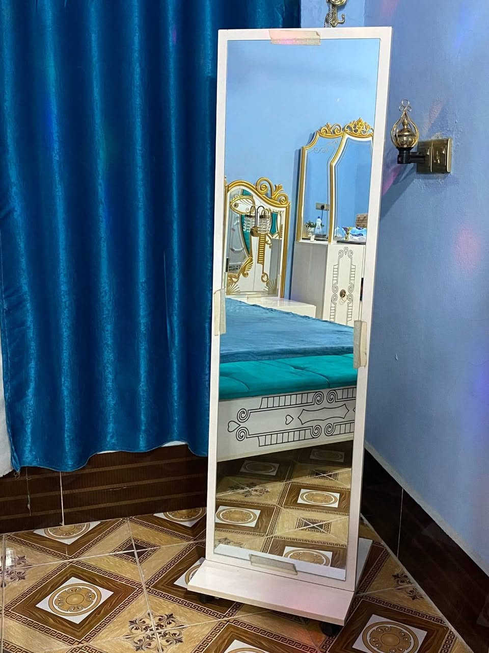 توجد غرفة نوم تركيةمتكونة من 5قطع جديد طك استخدام جدا قليل هية ودوشكهه وطابوريات جدد العنوان الرمانه الاستفسار عن هذا الرقم *********** فقط علخط متواجد
