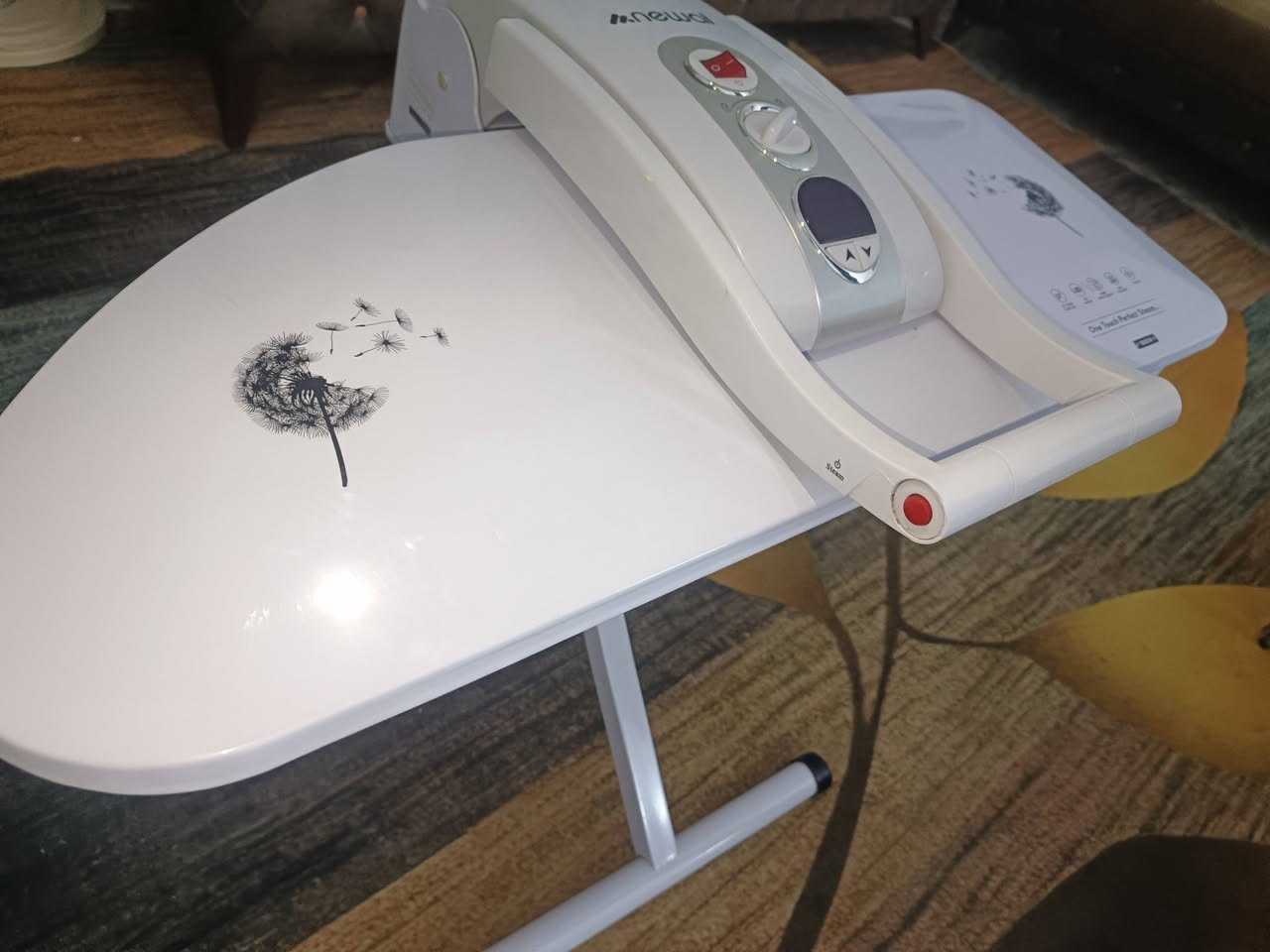 للبيع مكبس بخار (Steam Press Iron) من شركة Newal
الموديل: IRN-768
✅ الحالة: جديد 100%
فقط مفتوح من الكارتون للتأكد، ما مستعمل نهائياً.
المواصفات:
• مكبس بخار كبير 32 إنج
• بخار قوي وسريع يزيل التجاعيد بسهولة
• تحكم بدرجة الحرارة حسب نوع القماش
• خزان ماء 300 مل
• قدرة 1800 واط
• قفل أمان وسهل التخزين
• وياه ملحقاته الأصلية
👍 مناسب للبيت أو الخياطة
👍 يكبس الملابس بسرعة ويوفر وقت
📦 الجهاز جديد بالكرتون
💰 السعر: (200 الف )
📍 المكان: (بغداد)
📩 للاستفسار راسل خاص


**إذا كنت صاحب هذا الإعلان وتريد حذفه لأي سبب، رجاءا أرسل رسالة إلى الدعم الفني**