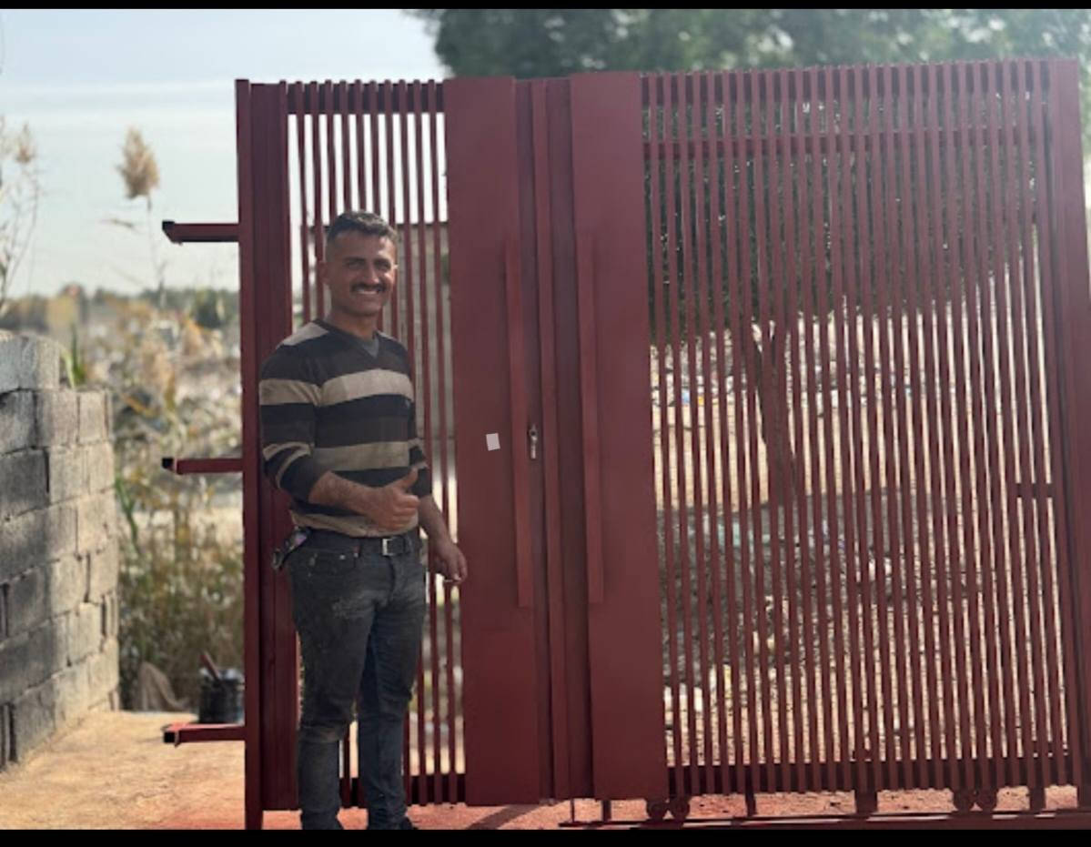 اللهم لك الحمد حتى ترضى
حداده الهدى حله مركز ***********

باب شباك اي نقشه متر 40الف حديد مليم ونص 
باب بديل خشب متر 75الف 

باب سلايت اي نقشه 500الف ٣ متر 
باب سلايت بديل الخشب 600 ٣ متر 
باب سلايت قاصه 900الف  ٣ متر 

غرف سندويج متر 25الف 
كيسبان متر ٣٠الف 
كيربي متر 35الف 

درج خارجي 4 متر ٦٠٠ الف 
محجرات درج اي نقشه متر 40الف 
السعر يشمل النقل والتثبيت والصبغ 
وين َمكانك نجيك
