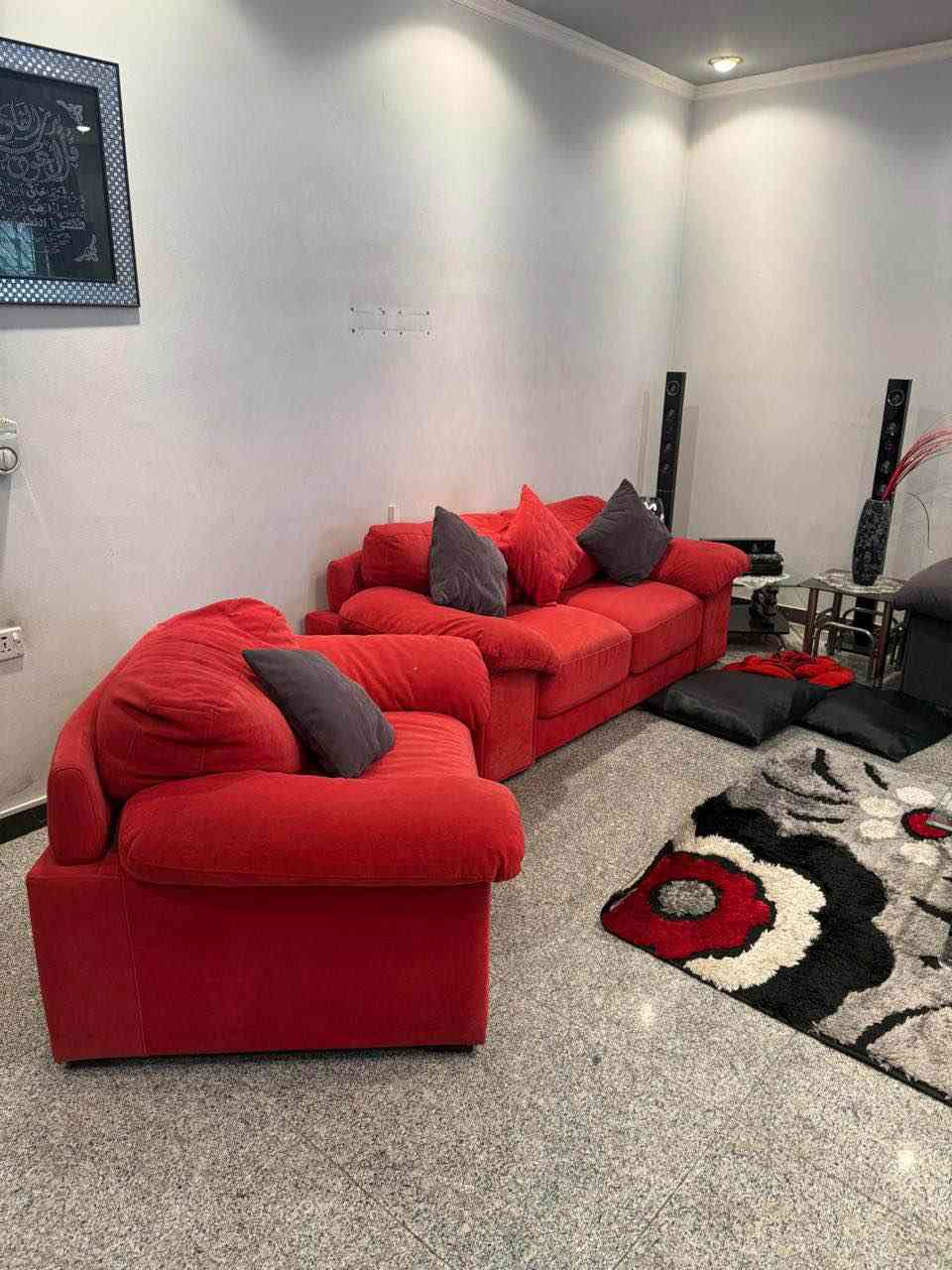 تخم قنفات ب 8 مقاعد باللون الرصاصي والاحمر السعر مليون وبي مجال 
للاستفسار 
*********** بغداد, العراق
