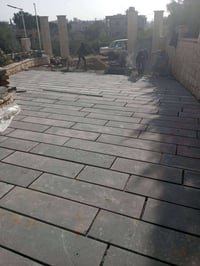 حجر طبيعي • بازلت اسود • مقاسات متعددة