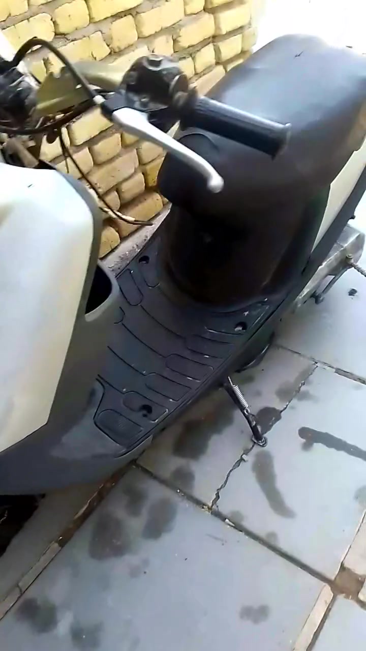 سلام عليكم 
دراجه بتره للبيع 
دراجه خير من الله نهضه ومعدل ونعومه 
توها مجفته 
بيها لايت بومه شغال 
توني شاد ترايش جدد وبك لايت جديد وقايش وكلج امامي جديد وجوزه 
دراجه ما نقصها شي 
سعرها 200 وبيها مجال 
***********
