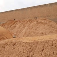 يوجد لدينا كافه المواد الانشائيه تك رمل غشن 90 واصل تك رمل مغربل 110 و...