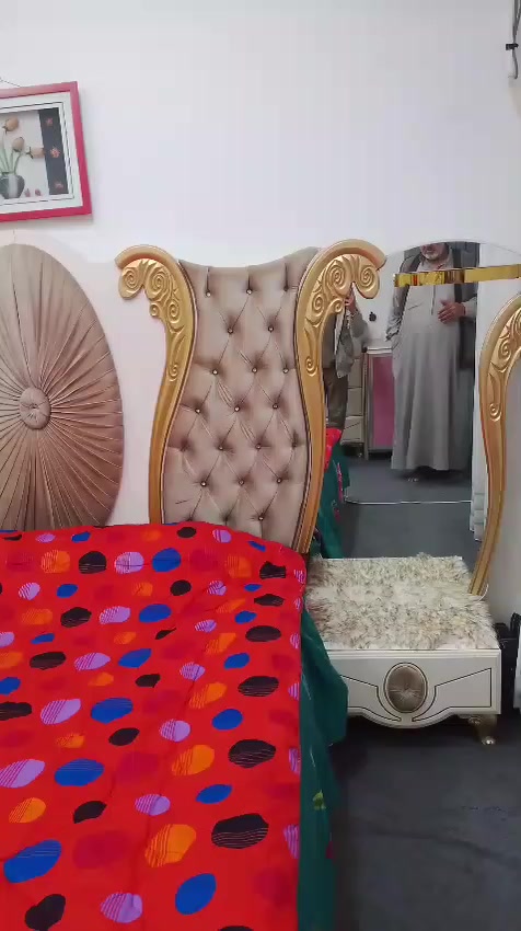 غرفه نوم للبيع نظيفه جدا قريب حاج زياد مقابل جامع الودود الاتصال ***********
