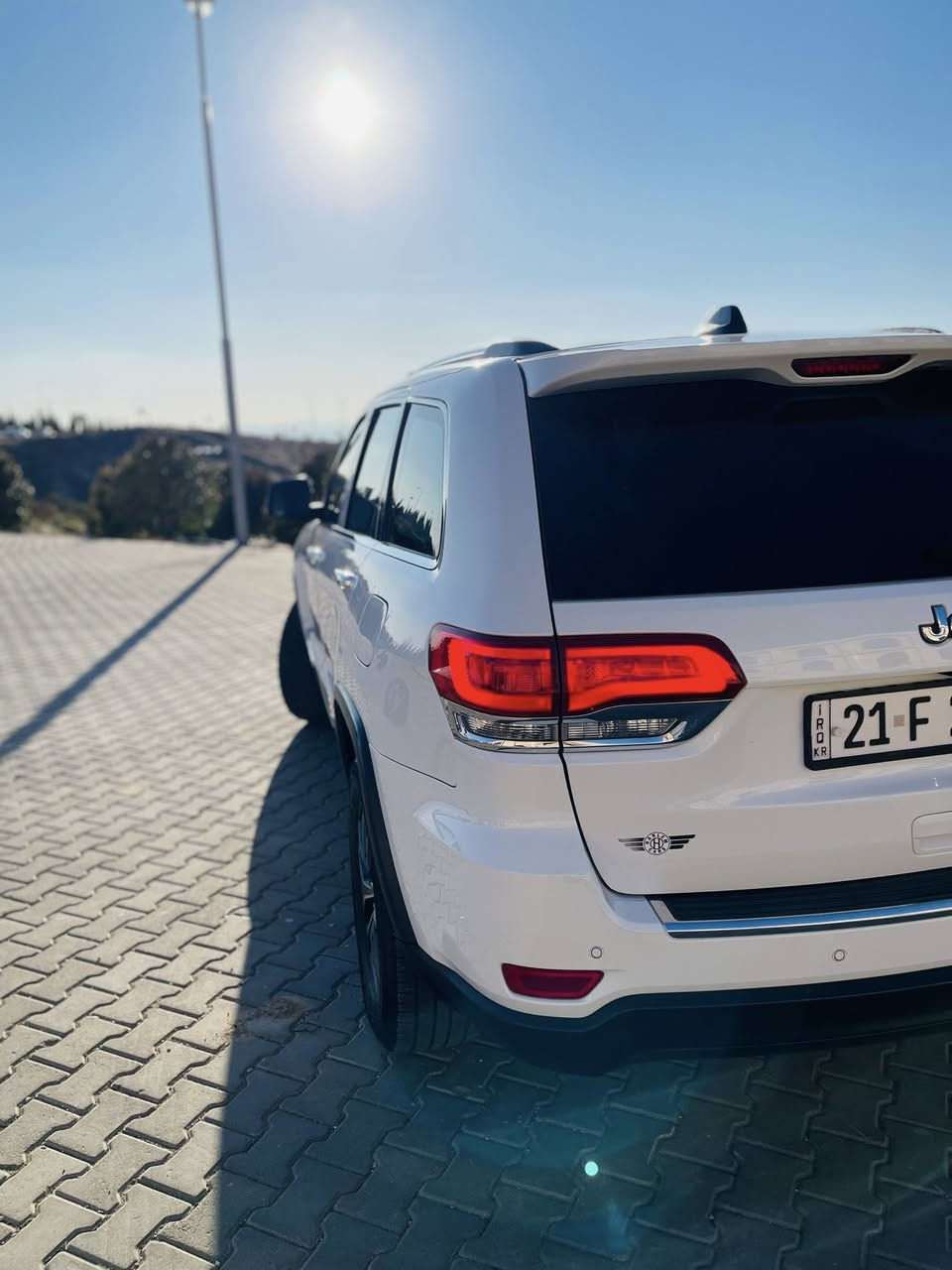 جيب لاريدو موديل 2017 مواسفات لمتيد  بدون صبوغ 124ماشي سيارة  رةقم و سنوية جديد  رةقم تليفون 📞 *********** مكان سليمانية
