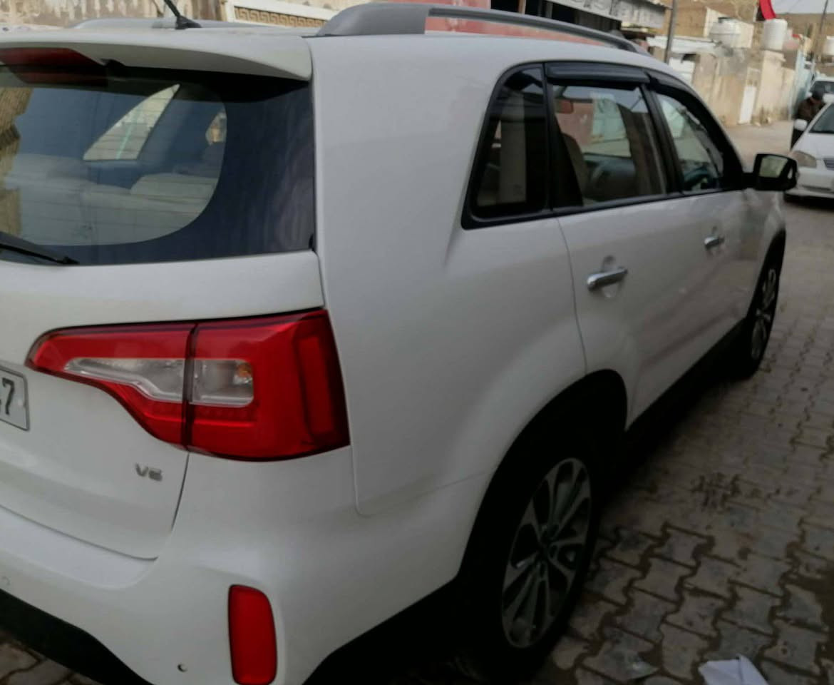 السلام عليكم 
سياره سورنتو موديل 2015 رقم واسط انكليزي لوحات انكليزي فوول كفاله عامه 
السونار مرفق بل صور 
بصمه 
7 راكب 
مكينه 6v
كشن كهربائي 
اشارير بل مري 
تحكم استيرن
وبعد بيها مواصفات معروفه 
مكاني كوت 
الرقم 
***********
***********
ملاحضه ( مكلف بنشر اتصل على صاحبها)
