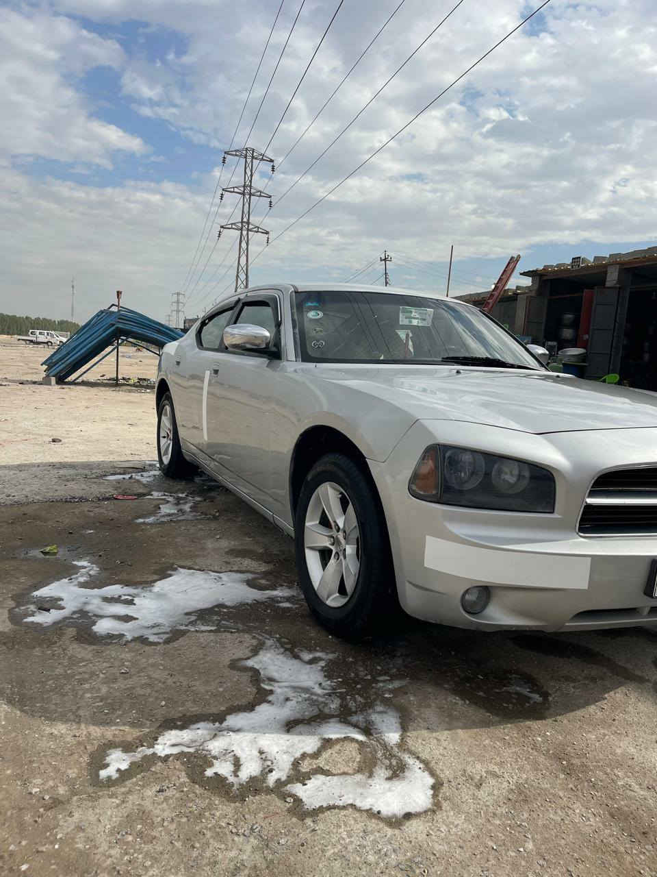 السلام عليكم جارجر 2009 مكفوله من الضربه بيه مكانات صبغ سياره جديده كير مكينه حداده تخم تاير كله كفاله حجم المحرك3500رقم جديد سنويه جديده هزه جديده السعر 95وبالعافيه على الياخذه رقم الهاتف ***********العنوان البصره
