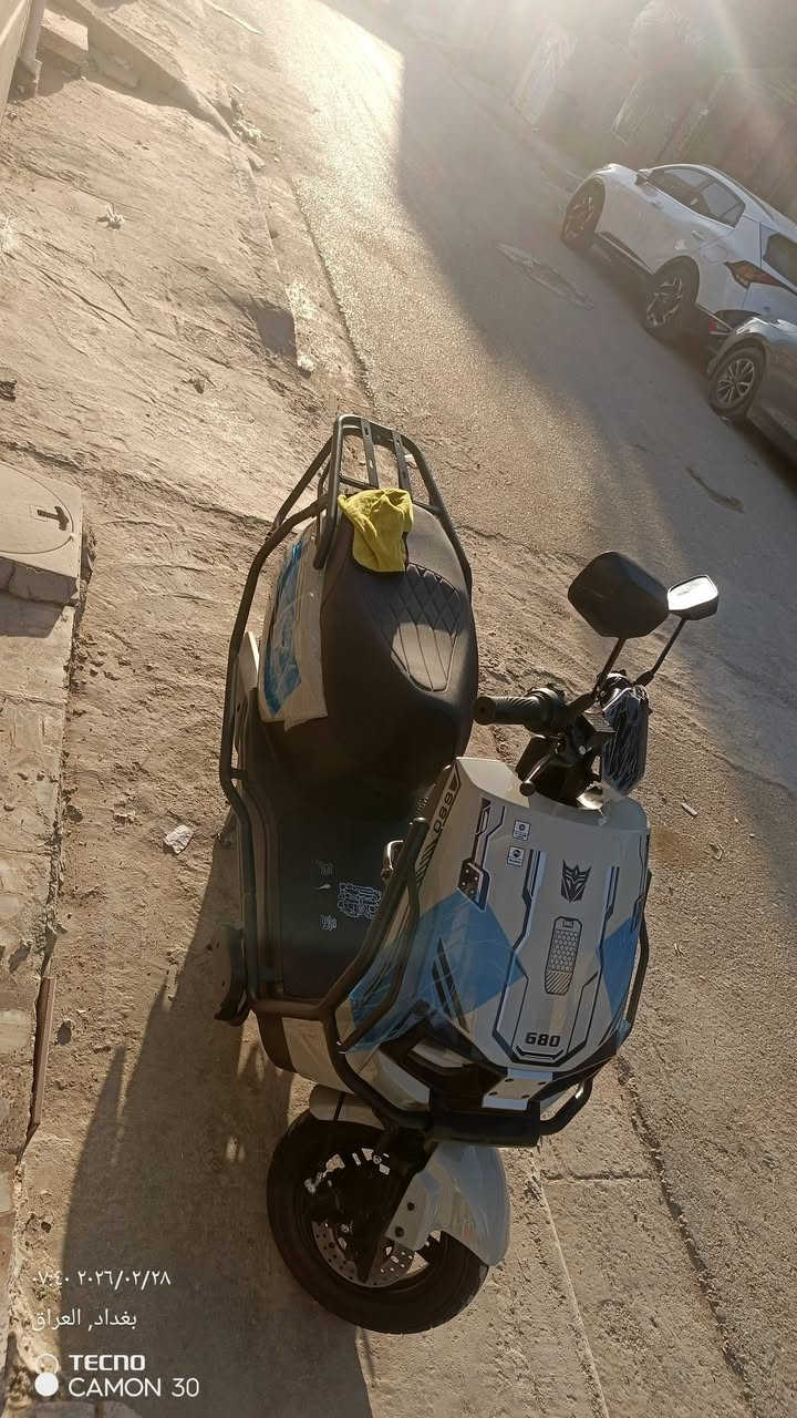 سلام عليكم 
دراجه شحن ام عيون للبيع دراجه لون مميز سمنتي دراجه خير من الله بيه لايات عالي ناصي زنون جديه الدراجه بل جيس صالي تقريب سبوع من فتحته من الكارتون اشاير يمنه يسره دكمه مال سرع تجي ب نضام 3 سرع وياه شاحنه الاصليه و تتكون من 6 باتري و مري ثنين هاذ الرقم للاستفسار/***********
