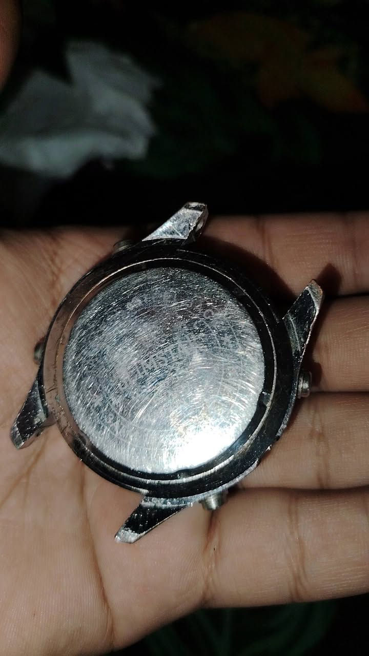 سلام عليكم ساعة بهذا الشكل أصلية كوبي ما ادري حجمها ثقيل للامانه مكتوب عليها كوارتز فحم يرادلها تضبيط عقارب فالتة
12 مع التوصيل


**إذا كنت صاحب هذا الإعلان وتريد حذفه لأي سبب، رجاءا أرسل رسالة إلى الدعم الفني**