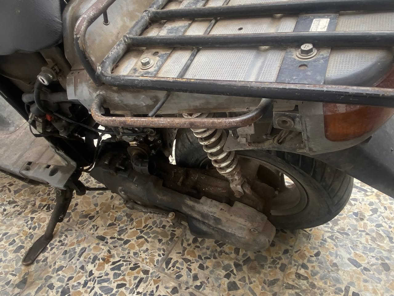 سلام عليكم دراجه شغاله وناعمه نقص باتري وكفرات الدراجه سلف وهندر شغاله مال كراب السعر ب٢٠٠ مكاني بغداد الدوره وهذا رقمي ***********
