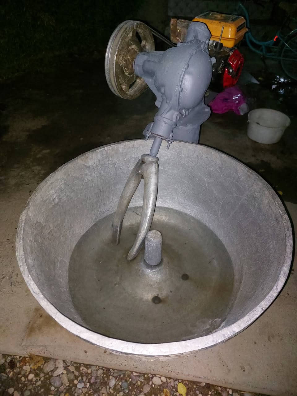 عجانه للبيع جاهزه شغاله ما عايزها شي
 السعر 350الف
هاتف ***********
