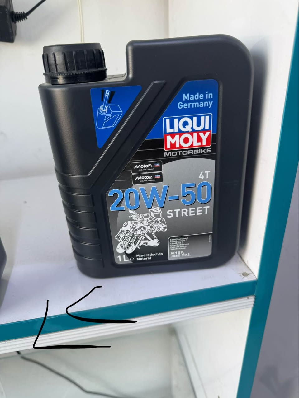 دراجة بجاج V15 BAJAJ هندي مرقم للبيع

الدراجة نظيفه بنسبة 95 ‎%‎ اخت الجديده 
مكفوله كفالة عامة  
حتى بلكاتها الاصليه بعدهن تره هي دبل بلك ومحرك 150 يشك الكاع وكير 5 نمر 
مرقمه جاهزه تحويل مباشر اوراقها كامله
الدراجة من اول ما اخذتها لحد اليوم دهن لوكي مولي الي بالصور وبانزين محسن
مكان بغداد الكريعات
للبيع اومراوس بدراجة(اوتماتيك نفس نظافتها)

***********
السعر 2.100.000 
مليونين وميه وبيها مجال بغداد, العراق
