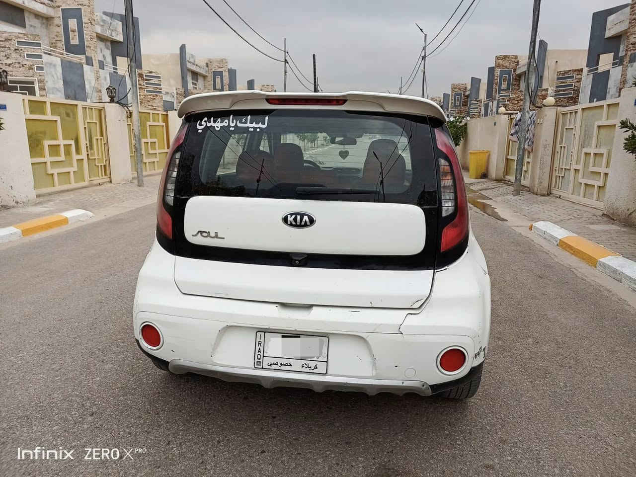 السلام عليكم اعزائي
كيا صول 2018 محرك 2000 امريكي رقم كربلاء 
ماشية 80 الف
حادثها موضح بالصور 
السيارة مال الوالد الله يرحمه مهملة صارلها فتره
يحتاجلها ترتيبات
المحرك بي نوزلات عطلانه من تكفخ حيل تدخن الصالنصة بس لا تنقيص ولا بخار 
مكان السيارة كربلاء تحويل مباشر مشروع وطني
السعر المطلوب 110
للتواصل *********** بشير
