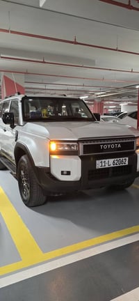 برادو R1 مكفولة كفالة عامة  2024 ماشية ٣٧ الف ثلاجة تحكم ستيرن حساسات ...