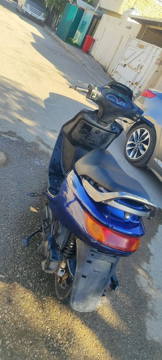 السلام عليكم دراجه فراشه للبيع دراجه نضيفه كهربائيات شغاله سلف هندر مكينه نضيفه ناعمه شلعه ومعدل كله شغال كفرات ملأت الحاويه السعر 425وبيهه مجال الشراي بي خير ويدلل مكاني ديوانيه قضاء السدير رقم ***********
